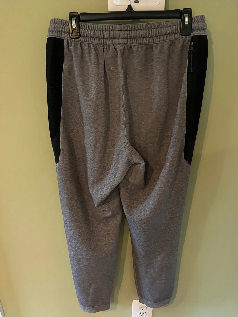Nike Unisex Gray, Black, & Red Athletic Joggers for the Marist Red Foxes. Size L